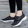 Sapatos de malha respirável de verão para idosos Velcro pé largo inchaço do pé sapatos de caminhada transfronteiriços para homens e mulheres osso grande pé pós-operatório ajustável