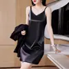 Elegante Vestido Preto de Alça Fina para Mulheres, Novo Estilo Verão 2026, Vestido Interno de Terno de Cetim de Acetato para Figuras Petite