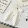 Meias Novas Femininas para Primavera e Verão Meias Brancas Bordadas Femininas Anti-Pilling Meias Esportivas Cano Curto Respiráveis Modernas Meias de Algodão Cano Curto para Mulheres