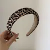 Faixa de Cabelo Retrô Estampa de Leopardo Coreana para Mulheres, Acessório de Cabelo Moderno Largo Antiderrapante para Outono e Inverno, Faixa de Cabelo Versátil de Alta Pressão para Sair