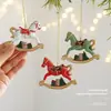 Novos enfeites de cavalo de balanço de resina de Natal, perfeitos para criar uma atmosfera festiva, decorar janelas, tampos de mesa, casas e festas