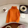 En Stock Suéter Infantil 2026 Otoño/Invierno Nueva Llegada Color Sólido Cuello Alto Canalé Vertical Suave y Versátil Suéter Capa Base