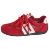 Zapatillas de entrenamiento alemanas rojas transpirables para mujer, nuevas zapatillas deportivas casuales populares versátiles de verano 2026, zapatillas de malla simple para mujer