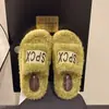 Chinelos Fofos Femininos para Uso Externo 2026 Outono/Inverno Novo Estilo Versão Coreana Solado Grosso Aumenta Altura Antiderrapante Plush Algodão Chinelos Calçados