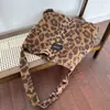 2025 Novo Design de Nicho Padrão Zebra Retrô Bolsa Fofa de Axila Arredondada Bolsa de Ombro Versátil para o Dia a Dia Bolsa Tote