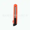 Cuchillo de utilidad para oficina Cortador de papel para estudiantes Mango de plástico Hoja metálica de 18 mm de ancho Pista Hebilla de bloqueo Stock disponible