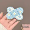 Lindas pegatinas de flequillo de dibujos animados para otoño e invierno, diademas de punto florales versátiles de estilo coreano con cierres de velcro, que exudan un ambiente sofisticado y elegante