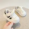Zapatos para Niños Pequeños Zapatos para Niños Primavera y Otoño Nuevo Bebé Suela Suave Niñas Punta de Concha Zapatos de Tabla Casuales Niños Pequeños Zapatos Deportivos