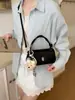 Bestseller Transfronteiriço Estilo Coreano Simples Bolsa Transversal com Pingente de Urso Feminina 2026 Nova Bolsa de Mão/Ombro de Moda de Alta Qualidade