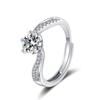Transmisión en vivo del anillo de moissanita de imitación de plata esterlina S925 para mujer, anillo de diamantes de 1 quilate con seis garras y pared retorcida para propuesta de novia.