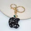 Venta al por mayor del fabricante Llavero de Manzana de Arcilla Blanda con Diamantes, Lindo Colgante Personalizado para Bolso, Llavero de Coche, Accesorios Coloridos