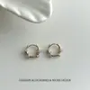 Exquisitos y Compactos Pendientes de Oro con Micro-Diamantes para Mujer, Pendientes de Aro de Lujo Ligero de Nicho, Pendientes Versátiles y de Estilo Suave para el Día a Día