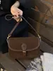 Bolsa transversal de nicho super popular para mulheres no outono e inverno de 2026, nova bolsa vintage de couro fosco sob o braço, bolsa de ombro tipo sela