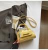 Bolso de mano para mujer 2025 Nuevo Diseño Nicho Coreano Bolso Concha Retro Versátil Bolso Cruzado Bolso Cuadrado Pequeño de Mano