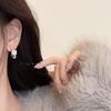 Brincos de pérolas de camélia super fada estilo francês feminino retrô elegante outono e inverno brincos leves luxo brinco de orelha de alta qualidade joias de orelha