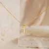 Colar Cruzado de Laço Europeu e Americano Aço Inoxidável Simples Cor 18K Conserva Cor Moda Versátil Design Joia Feminina Colar