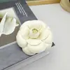 Broche Camélia Tecido Tweed Estilo Chanel Casaco de Alta Qualidade Pinos Versáteis Acessório de Luxo Broche Super Estiloso