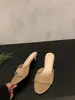 Chuyuji Chinelos de salto baixo estilo francês com biqueira aberta para mulheres, adequados para uso externo no verão, simples e versáteis, com um salto fino na cor amarela, perfeitos para combinar com saias