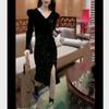 352 Da Ai Mei Yi Yuan Otoño/Invierno 2026 Nueva Moda Vestido Brillante de Manga Larga con Escote en V y Abertura de Longitud Media para Mujer