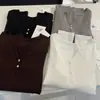 Camiseta de manga larga minimalista con botones y cuello medio abierto, alta calidad, estilo coreano @Shisanxing R*S, otoño 2026