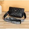 2025 Nueva Moda Simple Correa Ancha Cruzada Bolso de Mujer Acolchado Bordado Bolso para Teléfono Móvil Estampado Color Contrastante Bolso Cuadrado Pequeño