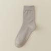Meias de negócios com estampagem a quente branca para homens, de algodão, absorventes de suor, respiráveis, para todas as estações, meias casuais masculinas de comprimento médio, desodorantes