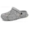 Nuevos Zapatos de Playa Ligeros de Verano Huecos Transpirables Estilo Coreano Personalizados para Exteriores Sandalias de Doble Uso Talla Grande Zuecos para Hombre