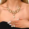 Conjunto de tres piezas de joyería transfronteriza de estilo europeo y americano, con pendientes, collar y pulsera de diamantes de imitación de aleación retro exagerados de alta calidad que combinan con todo.