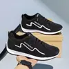 Sapatos Masculinos 2025 Outono e Inverno Novos Tendência Esportivos Versáteis Casuais Couro Slip-On Impermeáveis Trabalho Solado Grosso Tênis