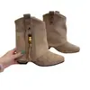 Botas curtas estilosas com franjas, bico fino e salto grosso, botas western femininas, novas botas versáteis de outono de 2026 com cano largo e salto alto, estilo bootcut