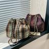 Bolso francés retro de color contrastante a rayas 2023 otoño e invierno Nuevo Bolso de cubo con cordón de moda Bolso de hombro de alto sentido