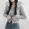 Cardigan curto com zíper frontal, capuz e gola de pelo, estilo coreano, slim fit, com design de tricô em ponto trançado