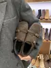 Nuevos zapatos de cuero pequeños estilo británico para mujer de otoño e invierno con aumento interno de altura, forro de felpa, puntera cuadrada retro y suela gruesa, mocasines