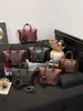 Cross2026 Otoño Nuevo Estilo Coreano Nicho Bolso de Mano para Mujer Bolso de Hombro Casual Alta Apariencia Elegante Bolso Cuadrado Pequeño