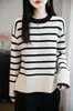 Suéter casual tipo pullover con cuello redondo, nuevo estilo otoño/invierno 2026, diseño holgado de manga larga, top de punto a rayas para mujer