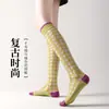Calcetines Retro de Malla para Mujer de Nuevo Estilo, Transparentes de Moda, Versátiles, Adelgazantes, Largos, Calcetines a Cuadros, Venta al por Mayor desde Zhuji