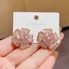Brincos de Tarraxa Flor Tridimensional de Zircônia Escura de Alto Padrão Estilo Francês para Mulheres, Brincos de Personalidade de Luxo Leve de Nicho, Acessórios da Moda para o Dia a Dia