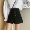 Shorts negros de cintura alta con diseño de botones, un corte en A de estilo coreano moderno y versátil, perfectos para el verano de 2024