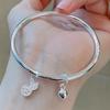 Pulsera de plata de ley 999 con forma de campana de nicho, ideal como regalo de San Valentín para tu novia.