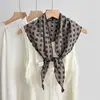 Lenço Triangular de Bolinhas para Mulheres Primavera e Verão Estilo Coreano Moda Versátil Lenço Lenço de Cabeça Acessórios Decorativo Proteção Solar Fino Algodão e Linho Lenço de Seda