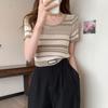 Top de Ombro Curto de Nicho Estilo Ocidental Combinável Suéter Listrado de Gola Careca Feminino Verão Fino Camiseta de Manga Curta Feminina Ins