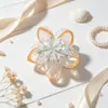2026 Nuevo Pasador de Pelo Sencillo Color Gelatina Pinza de Garra de Plumeria para Mujeres Pinza de Tiburón Parte Trasera de la Cabeza Moño de Pelo Accesorios de Flor para el Pelo