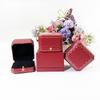 Joyero octogonal con estampado de estilo europeo, caja para anillos de diamantes rojos, caja para anillos con botón a presión, caja para anillos de propuesta, caja de regalo, venta directa de fábrica