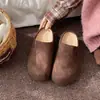 Zapatos Marrones de Suela Gruesa con Talón Abierto para Mujer 2026 Nuevo Estilo Invierno Más Terciopelo Más Espesamiento Aumento de Altura Calzado Exterior Pantuflas Cálidas de Punta Cerrada