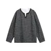Camiseta de Manga Larga Rayada con Cuello Henly Falsa de Dos Piezas para Hombre y Mujer Otoño Estilo Old Money Holgada Casual Jersey de Punto con Cuello en V