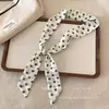 Collar con pañuelo de seda de lunares estilo coreano para mujer, diseño simple y moderno, tacto de alta gama, cadena para suéter, moderno, lujo ligero, accesorio versátil para el día a día