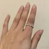 Anillo de Flor de Perla de Lujo Ligero de Nicho con Textura Vintage, Anillo Abierto Ajustable, Accesorio Versátil para el Dedo
