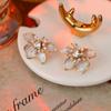 Aretes Widney Pequeños y Exquisitos de Lujo Ligero con Flores y Zirconias Envolventes, Diseño Nicho Nuevo y Moderno, Aretes de Alta Gama