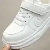 Tamanhos 27-37, novos modelos de outono em estoque, calçados infantis colados a frio atacado, tênis infantis, sapatos brancos para meninos estudantes 6566