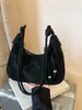 Bolsa de Couro de Alta Qualidade em Formato de Meia-Lua para Mulheres, Nova Bolsa de Ombro Transversal Estilosa e Versátil 2026, Bolsa Tote Versátil para o Dia a Dia